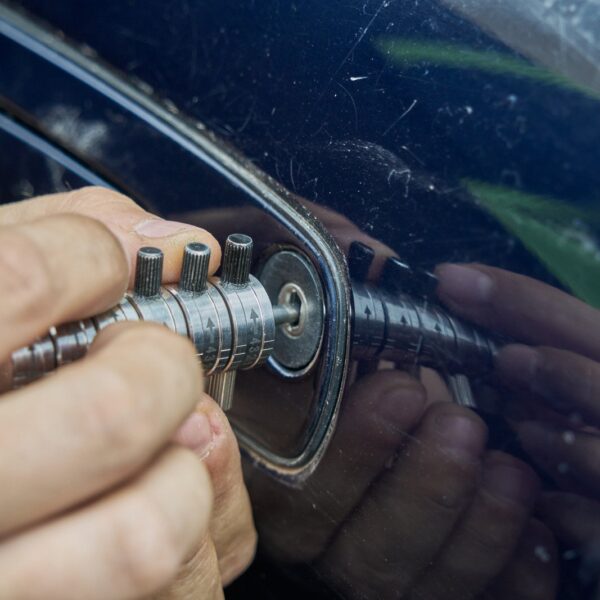 Awaryjne otwieranie samochodu: Jak poradzić sobie w trudnej sytuacji?