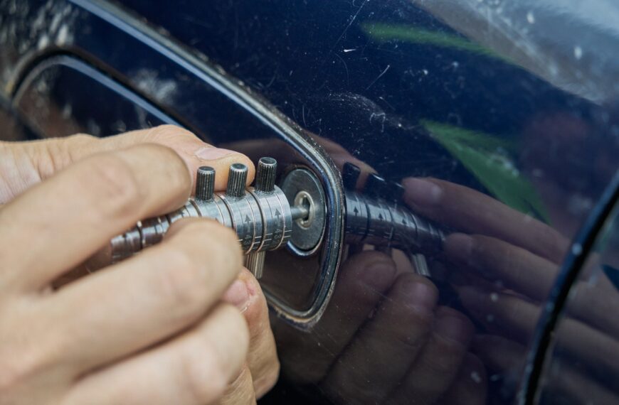 Awaryjne otwieranie samochodu: Jak poradzić sobie w trudnej sytuacji?