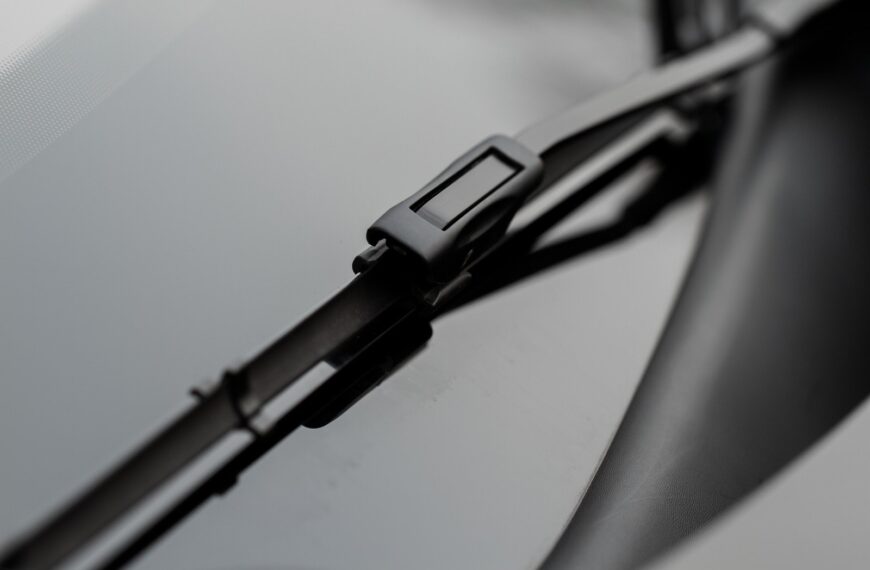 Jak wymienić wycieraczki: krok po kroku