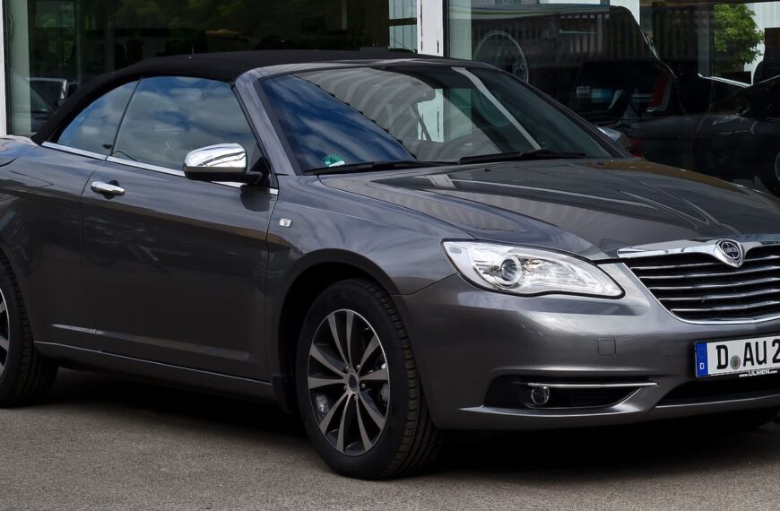 Lancia Flavia – opinie, cena, dane techniczne, wymiary, spalanie, osiągi