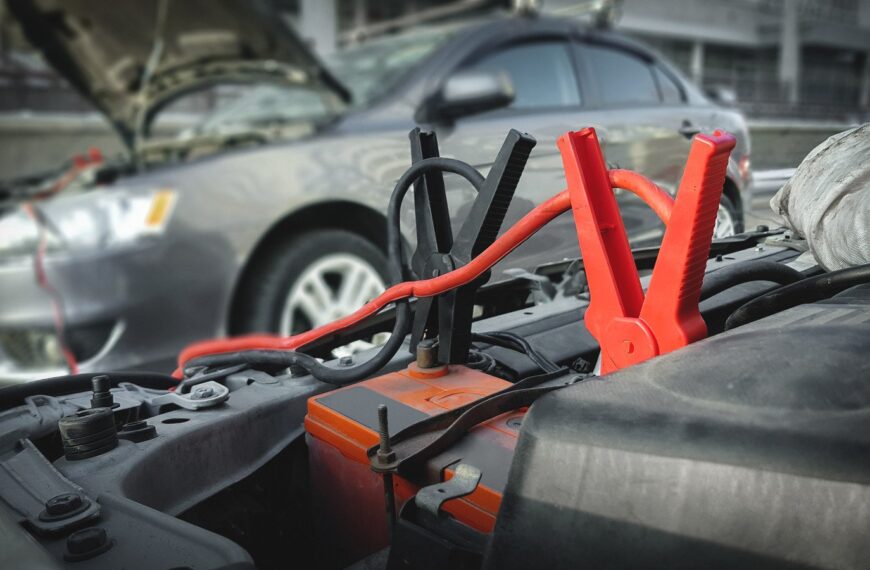 Jak prawidłowo dbać o akumulator w zimie: Porady i triki.