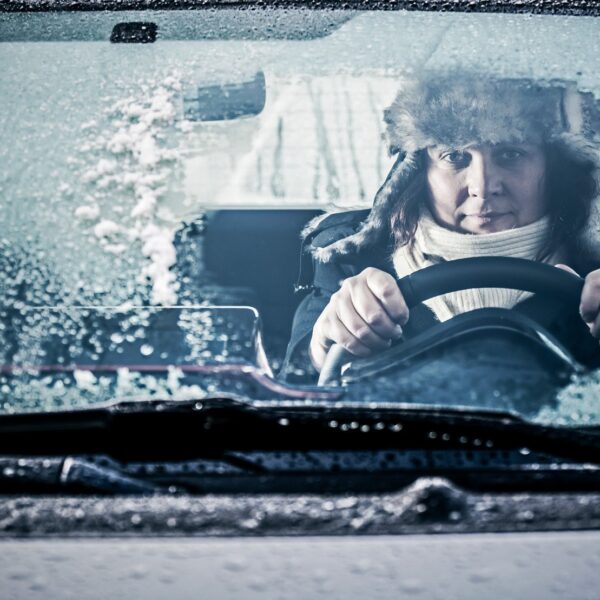 Jazda w zimowych warunkach: Techniki i porady dla kierowców