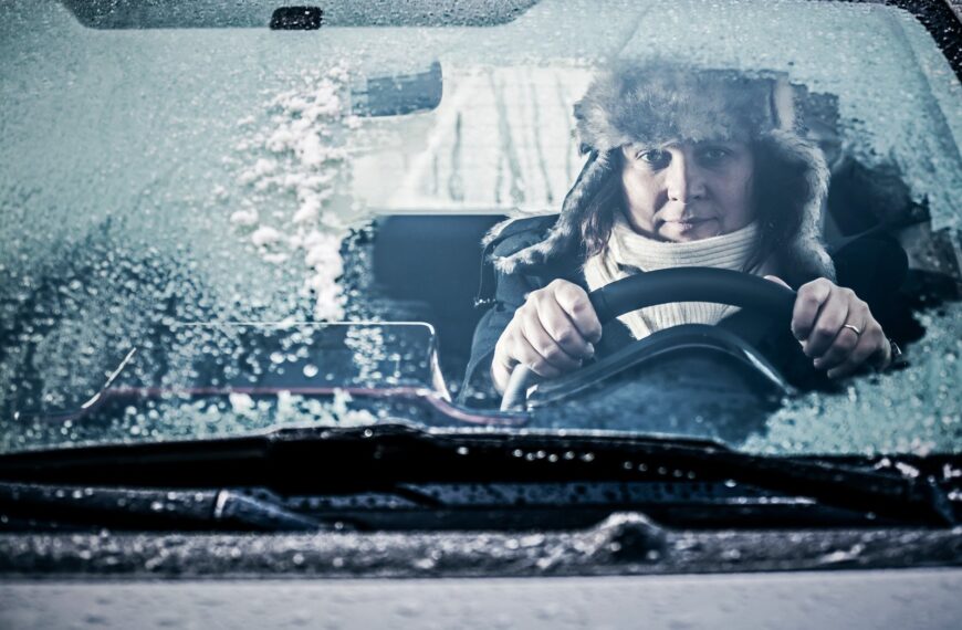 Jazda w zimowych warunkach: Techniki i porady dla kierowców