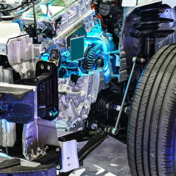 Jak działa hybryda plug-in? Zalety i wady samochodów hybrydowych z możliwością ładowania.