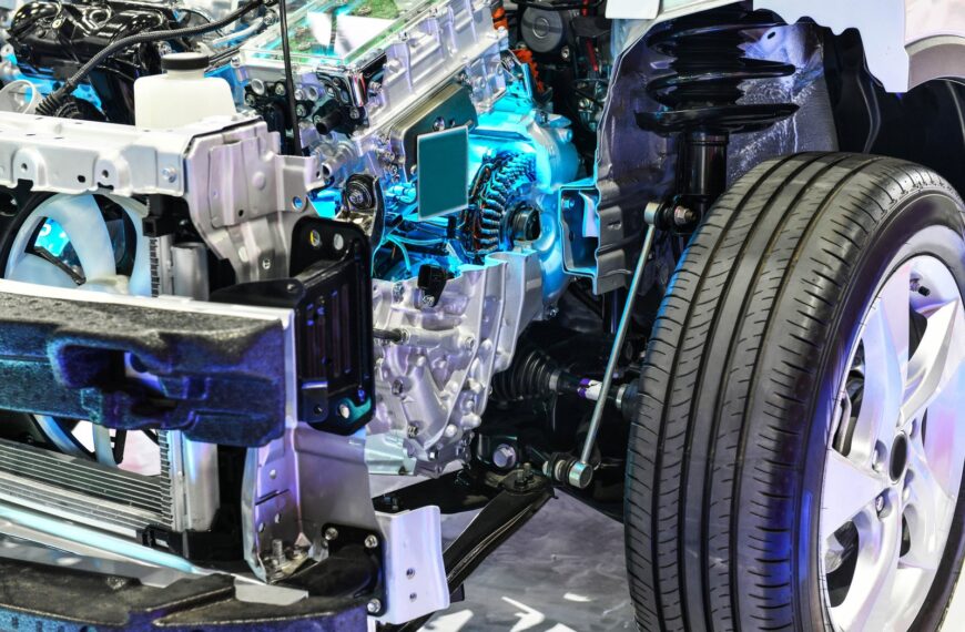 Jak działa hybryda plug-in? Zalety i wady samochodów hybrydowych z możliwością ładowania.