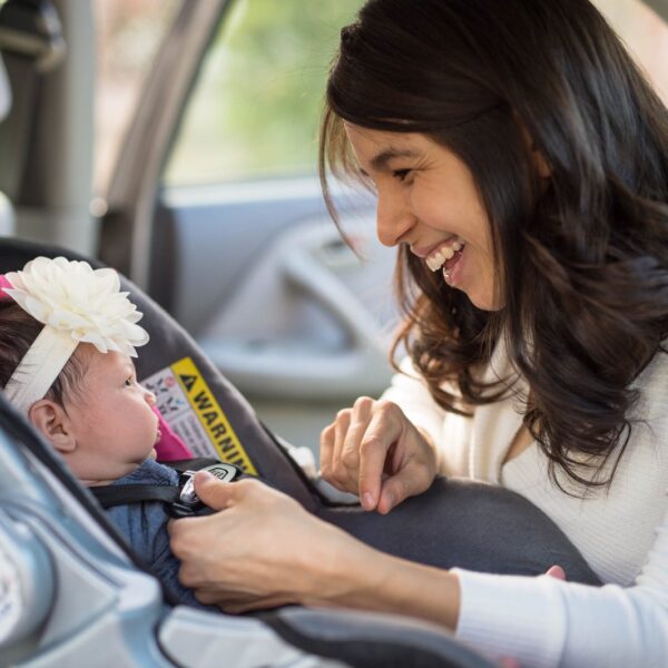 Jakie wybrać foteliki samochodowe dla dzieci? Bezpieczeństwo i komfort najmłodszych pasażerów.