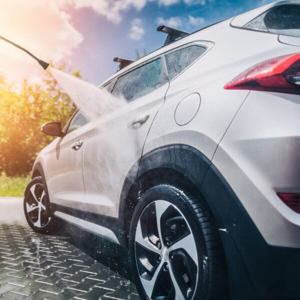 Ochrona lakieru samochodowego: Czy warto inwestować w powłoki ceramiczne?