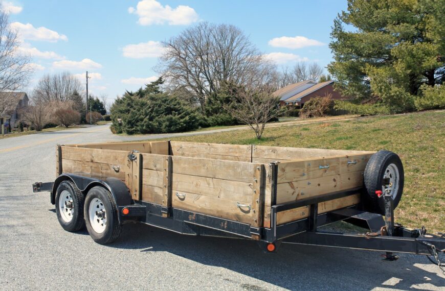 Jak bezpiecznie holować przyczepę: Przepisy i praktyczne porady.