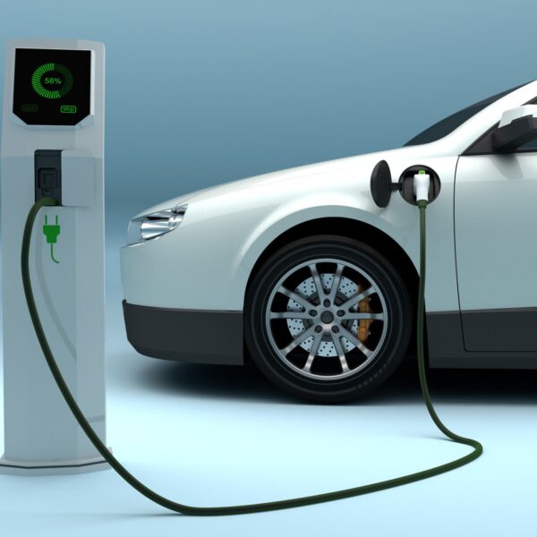 Porównanie hybryd plug-in i aut w pełni elektrycznych: Które rozwiązanie jest lepsze?