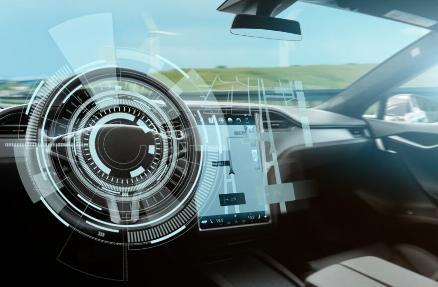 Jak bezpiecznie korzystać z systemów asystujących w samochodzie: ADAS, autopilot i inne technologie wspomagające kierowcę.