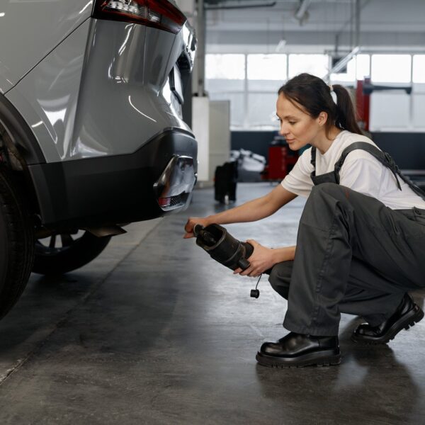 Jak skutecznie radzić sobie z problemem nadmiernej emisji spalin w starszych samochodach?