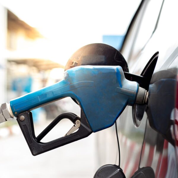 Czy warto stosować dodatki do paliwa? Przegląd popularnych środków i ich efektywności.