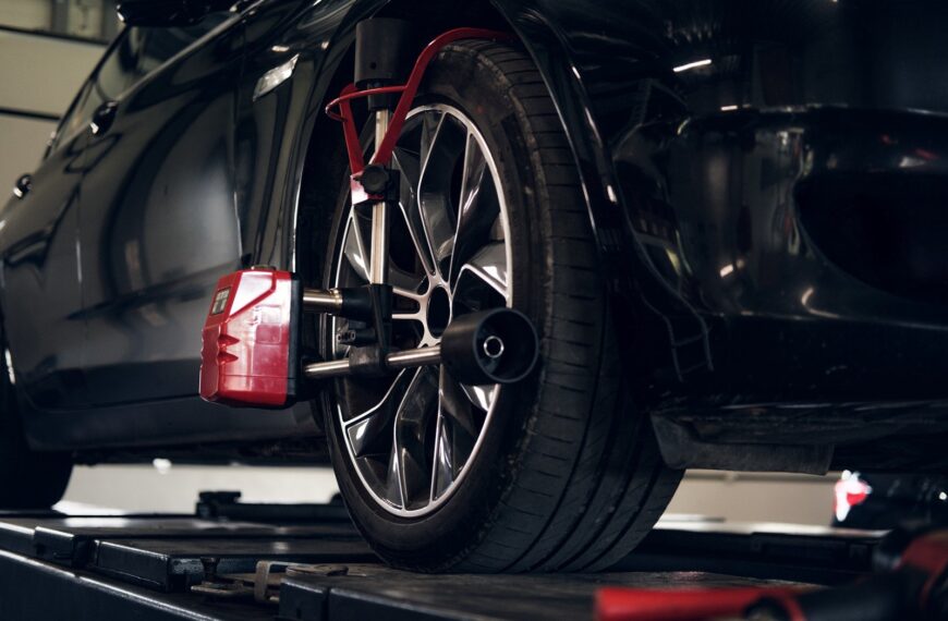 Jak prawidłowo ustawić geometrię kół: Klucz do bezpiecznej i ekonomicznej jazdy.