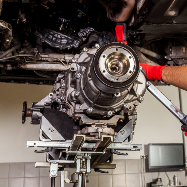 Jakie są typowe objawy zużytej skrzyni biegów manualnej i jak je rozpoznać?