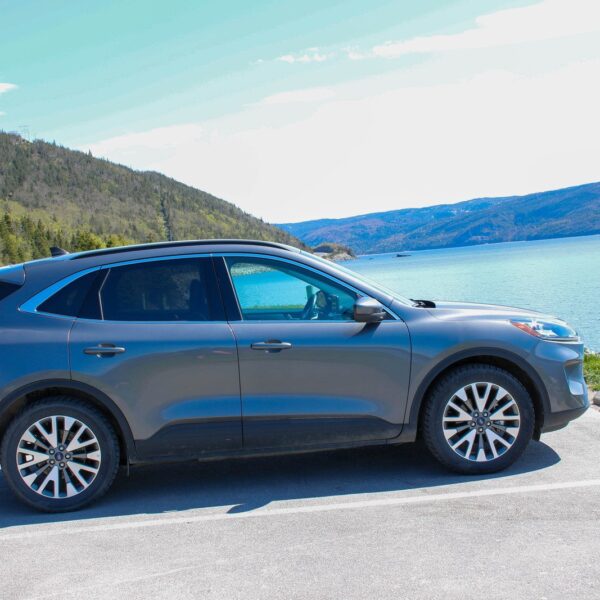 Historia rozwoju hybrydowych SUV-ów: Jakie zmiany przyniosły lata 2000-2023?