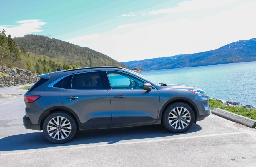 Historia rozwoju hybrydowych SUV-ów: Jakie zmiany przyniosły lata 2000-2023?